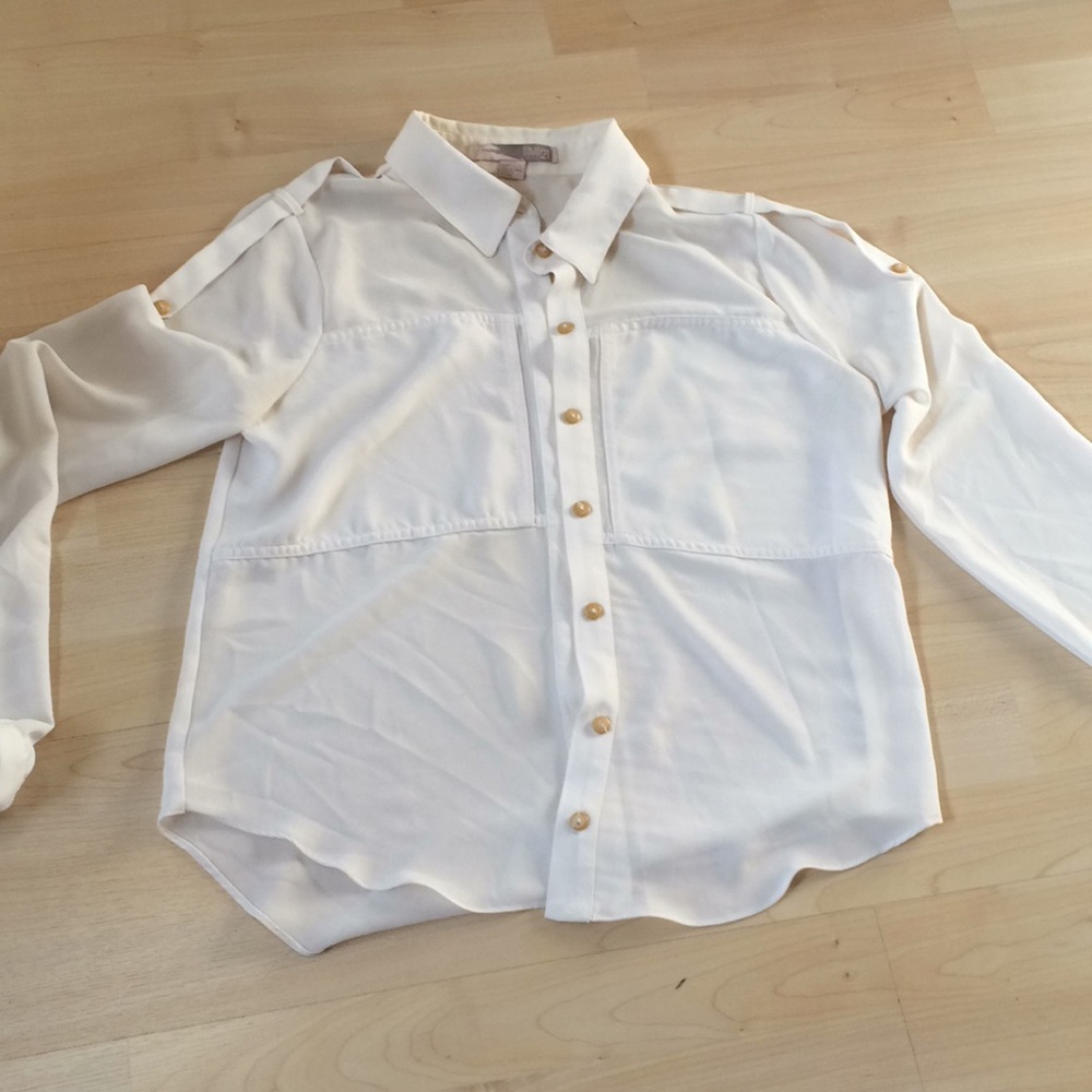 An elegant beige shirt. Size small petite.